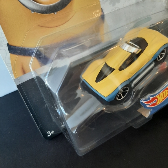 Minions Rise of Gru Hot Wheels 2020 Character Cars Diecast Collection Carl - Picture 3 of 9